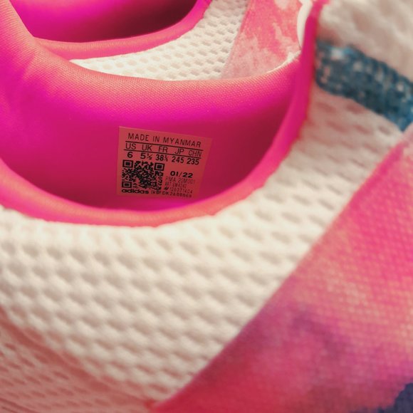 BigKids (womens 7) PINK Adidas NWT - Picture 3 of 7